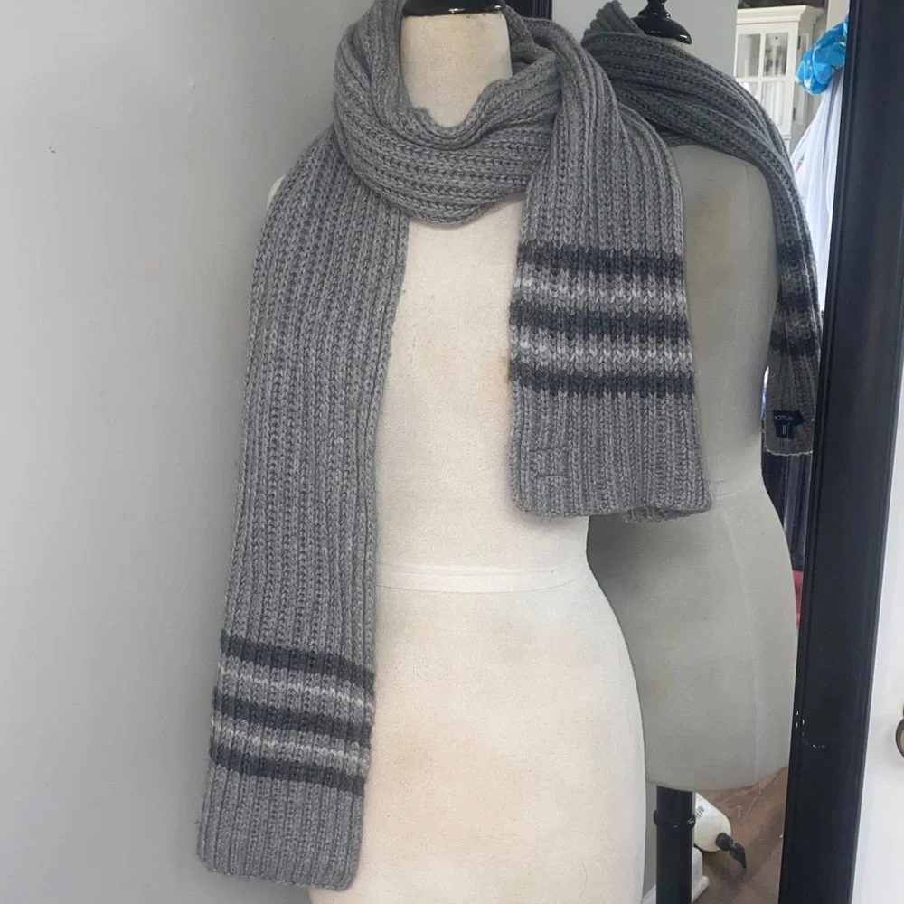 WOOL SCARF